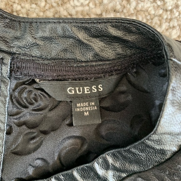 Guess size M crop top - Picture 2 of 6